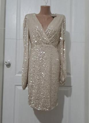 Брендовое платье с пайетками.