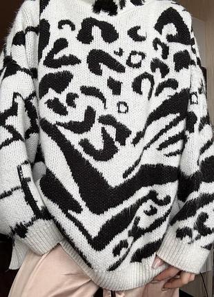 Трендовий вʼязаний светр oversize з анімалістичним принтом