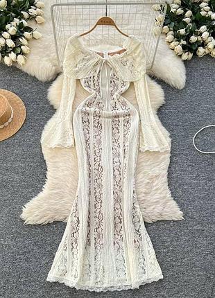 Кружевное платье длины макси