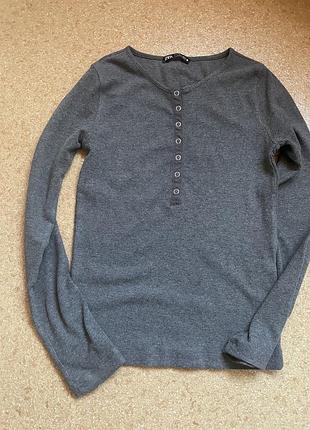Яоригинальный  свитерок на кнопках