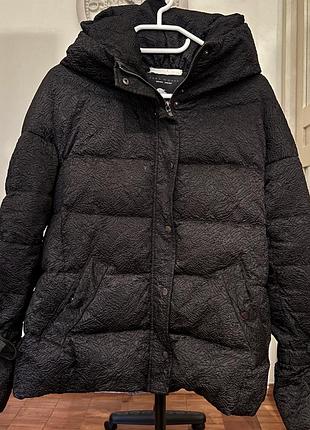 Чорний пуховик zara