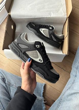 Globe agent black grey