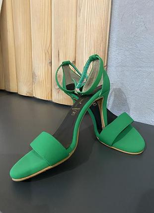 Босоніжки фірми daniela vega