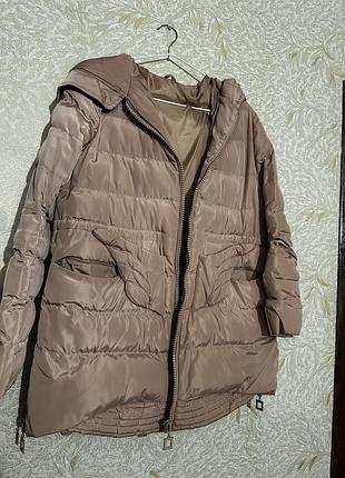Бежевий пуховик