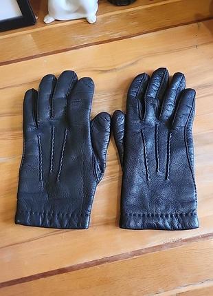 Кожаные перчатки