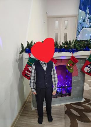 Костюм класичний для хлопчика 5р , штани+ жилетка на 116р .