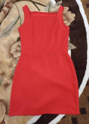 Красное платье