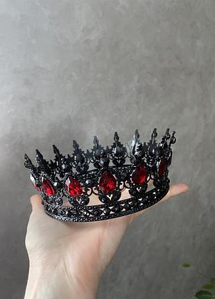 Псоріаз корона з червоним камінням