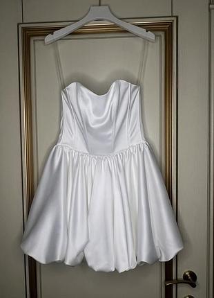 Біло-молочна сукня,з корсетним виглядом