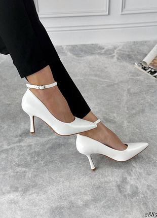 Туфлі човники жіночі білі класичні весільні з ремінцем на стійкому тонкому підборі шпильці 39-25.5 см