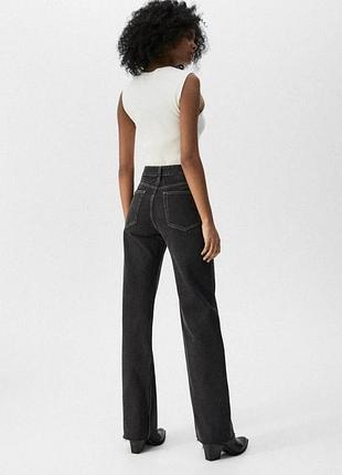 Джинси з необробленим низом та контрастними швами