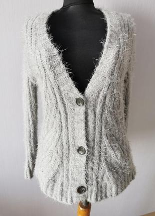 Красивий жіночий кардиган
