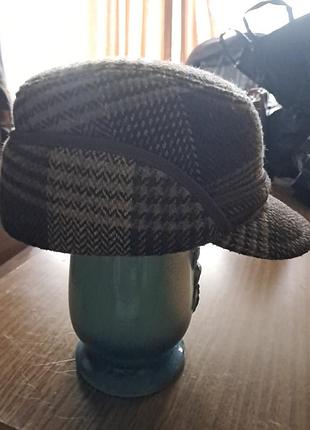 Чоловіча зимова шапка.