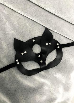 Маска черная еко кожа с стразами