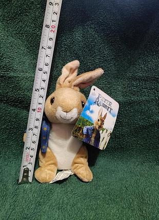 Мягкая игрушка кролик питер.стан новой, можно использовать в качестве брелки.изготовлена из качественных материалов.