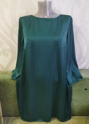 Изумрудного цвета платья