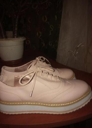 Туфельки на платформе.