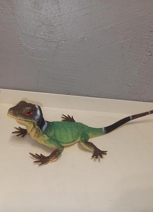 Фигурка крупная ящерица