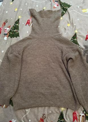 Затишний трикотажний светр із високим горлом