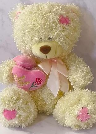 Ніжний плюшевий ведмедик з оригінальною кучерявою текстурою, бантиком та сердечками