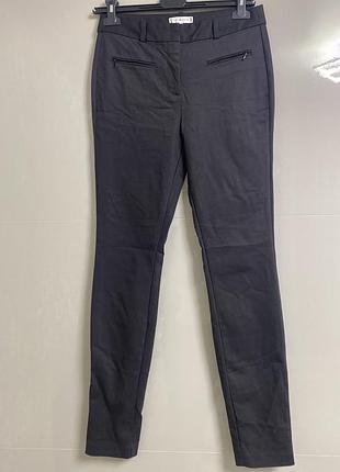 Штани чорного кольору