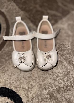 Туфлі для дівчинки