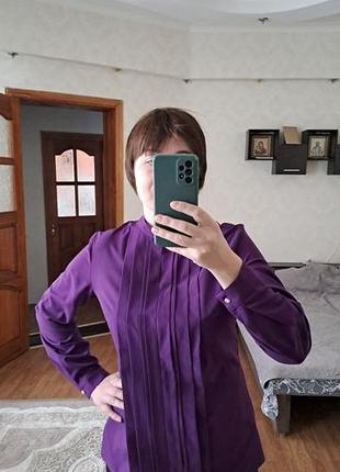 Елегантна фіолетова блуза з плісе, класична