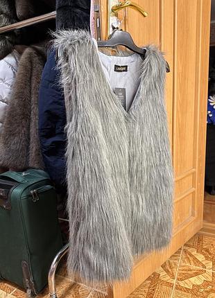 Жіночий хутряний жилет сірий