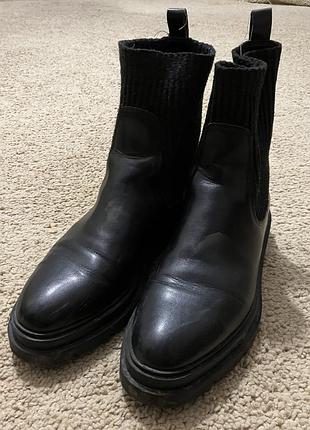Взуття, чобітки від бренду zara