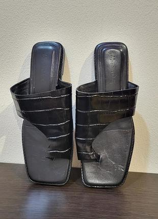 Кожаные босоножки