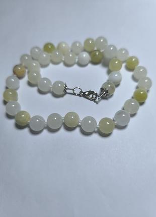 Ожерелье из белого оникса