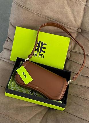 Женская маленькая кожаная коричневая сумка на плечо 09 pei