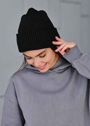 Женская шапка staff