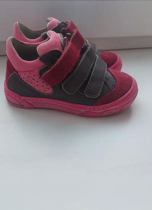 Фирменные ботинки 22 размер