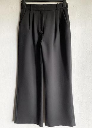 Качественные широкие черные брюки с высокой посадкой