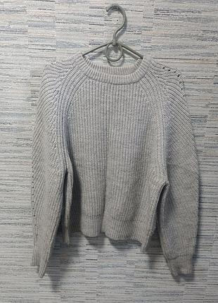 Крупна в'язка светр жіночий