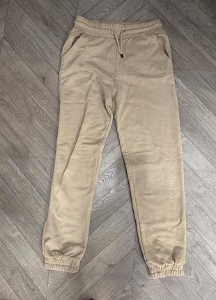 Спортивные штаны stradivarius
