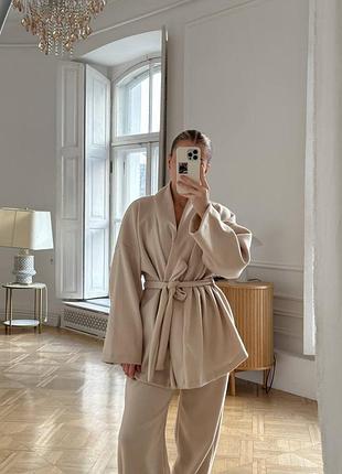 Женский костюм