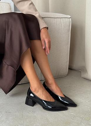 Туфли женские черные лак / черные лакированные туфли на каблуке / черные туфли из лакированной кожи / кожаные туфли черного цвета / туфли с острым носиком