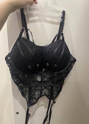 Бюст з портупеями