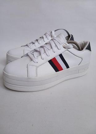 Шкіряні кросівки tommy hilfiger