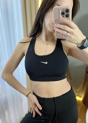 Чорний спортивний топ nike