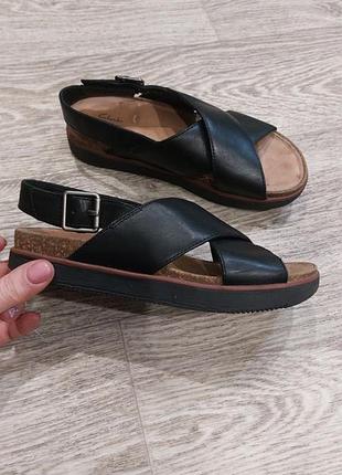 Жіночі шкіряні  босоніжки.