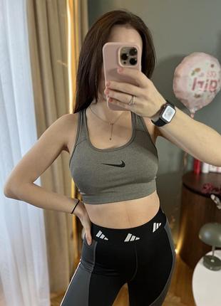 Сірий спортивний топ nike без чашок
