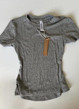 Футболка в рубчик skims