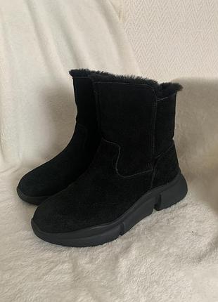 Жіночі черевички, уггі