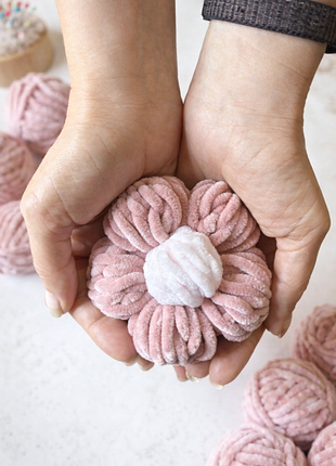 Крупные плюшевые цветочки