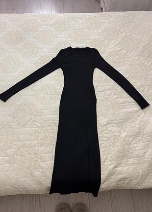 Платье черное вязаное