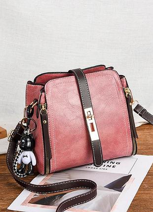 Сумочка жіноча через плече з брелоком, невелика сумка для дівчат розовый