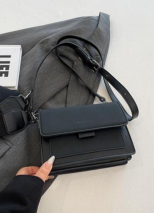 Сумочка жіноча білого кольору молочна 2213 крос-боді замшева велюрова наппа чорний